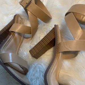 Lulus nude ankle strap heels size 9